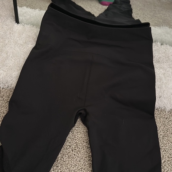 Cut Out Mesh detail Leggings - Picture 7 of 7